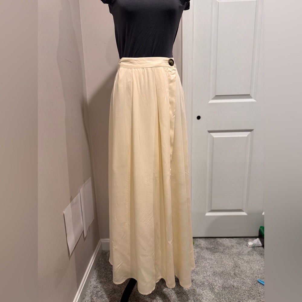 NWT- Who What Wear Butter Cream A-Line Skirt Size 2